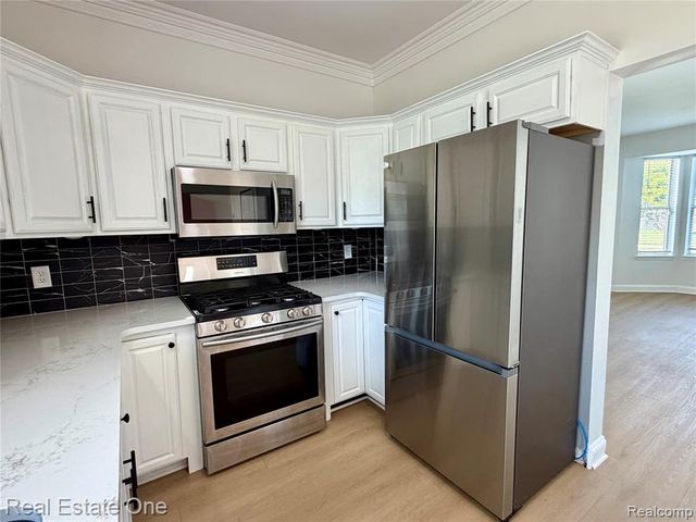 1930 Alexander Drive, Westland, MI 48186