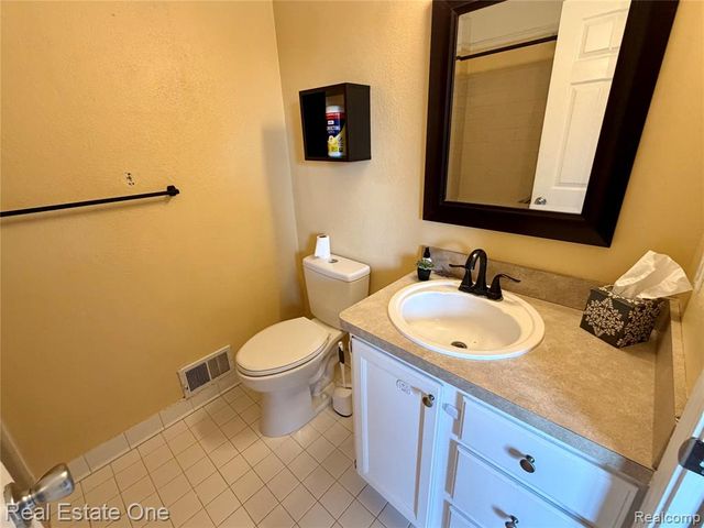1930 Alexander Drive, Westland, MI 48186