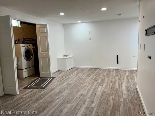 1930 Alexander Drive, Westland, MI 48186