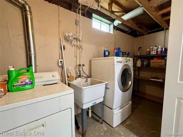 1930 Alexander Drive, Westland, MI 48186