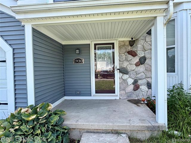 1930 Alexander Drive, Westland, MI 48186