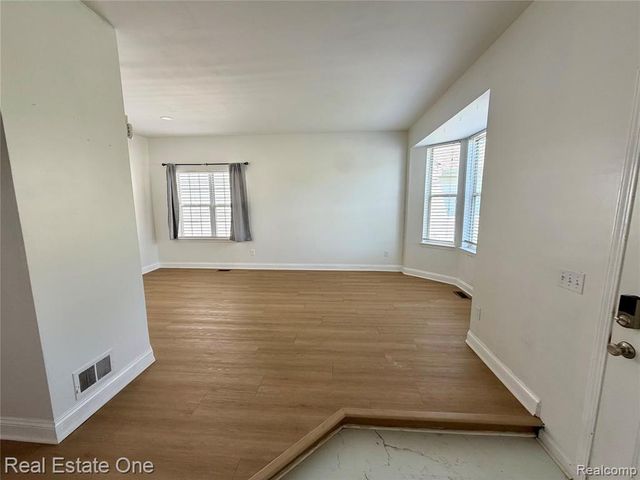 1930 Alexander Drive, Westland, MI 48186