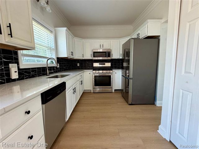 1930 Alexander Drive, Westland, MI 48186