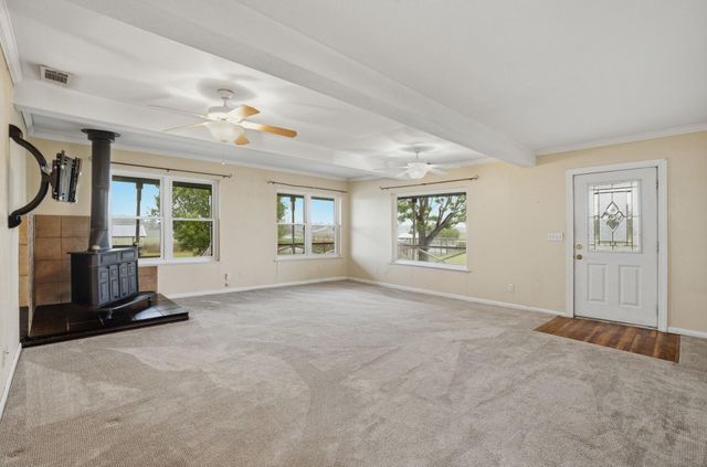 1000 County Road 458, Coupland, TX 78615