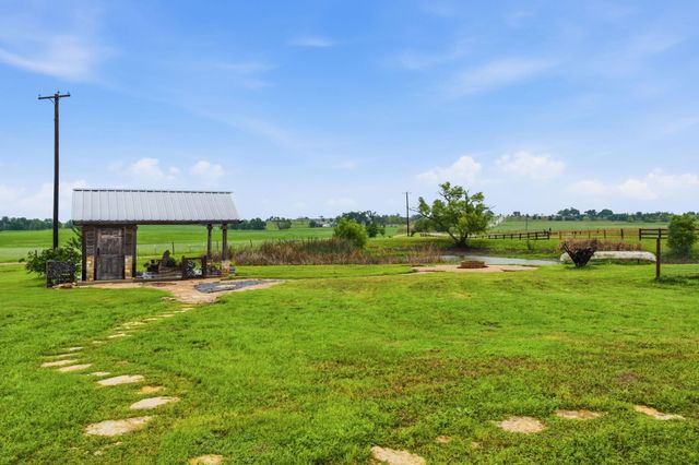 1000 County Road 458, Coupland, TX 78615