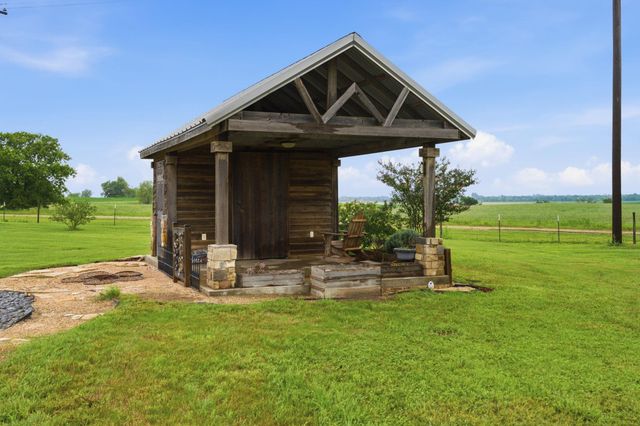 1000 County Road 458, Coupland, TX 78615