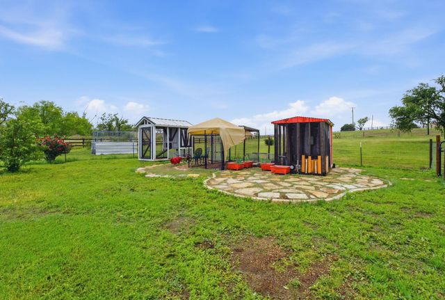 1000 County Road 458, Coupland, TX 78615