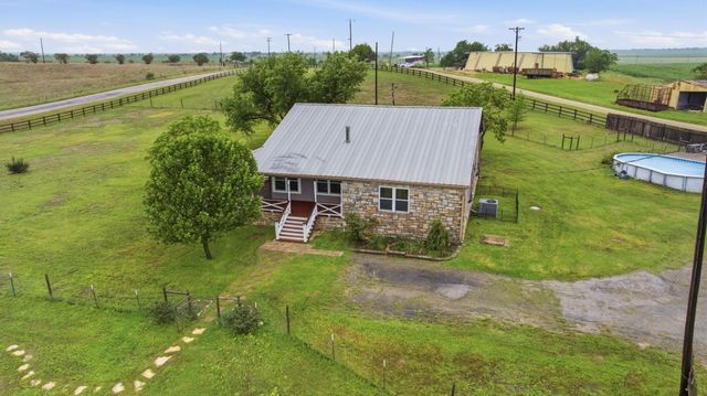 1000 County Road 458, Coupland, TX 78615