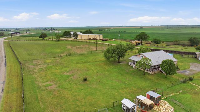 1000 County Road 458, Coupland, TX 78615