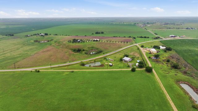 1000 County Road 458, Coupland, TX 78615