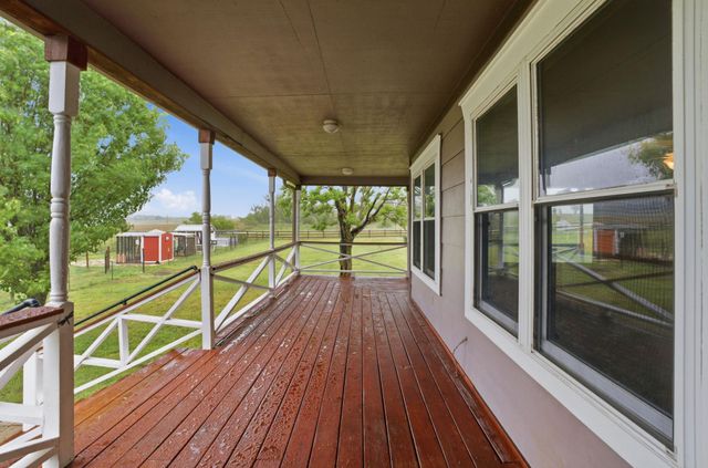 1000 County Road 458, Coupland, TX 78615