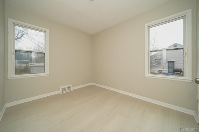20093 FAUST Avenue, Detroit, MI 48219