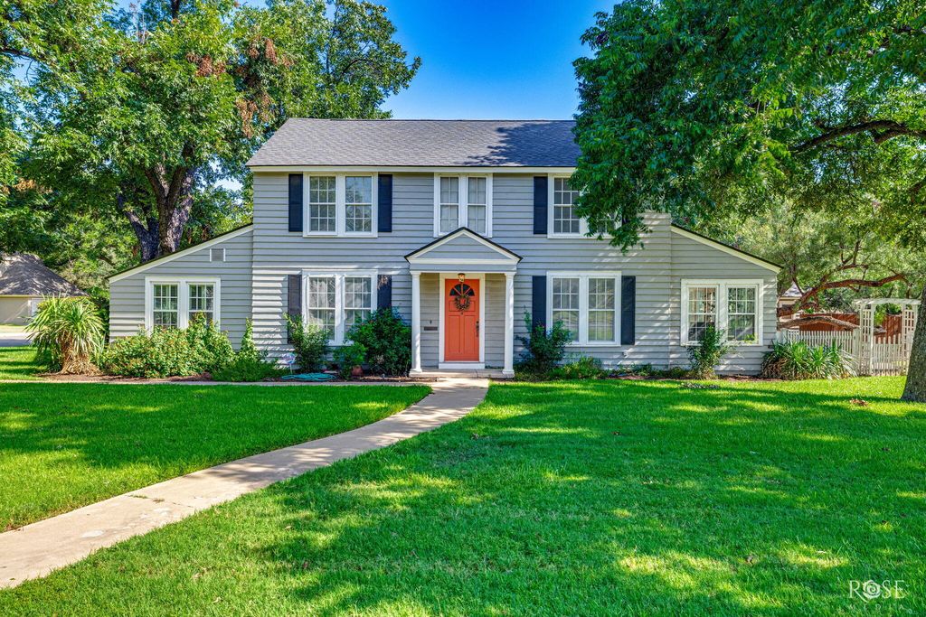 Image 1 of property listing at 826 W Avenue H, San Angelo, TX 76901