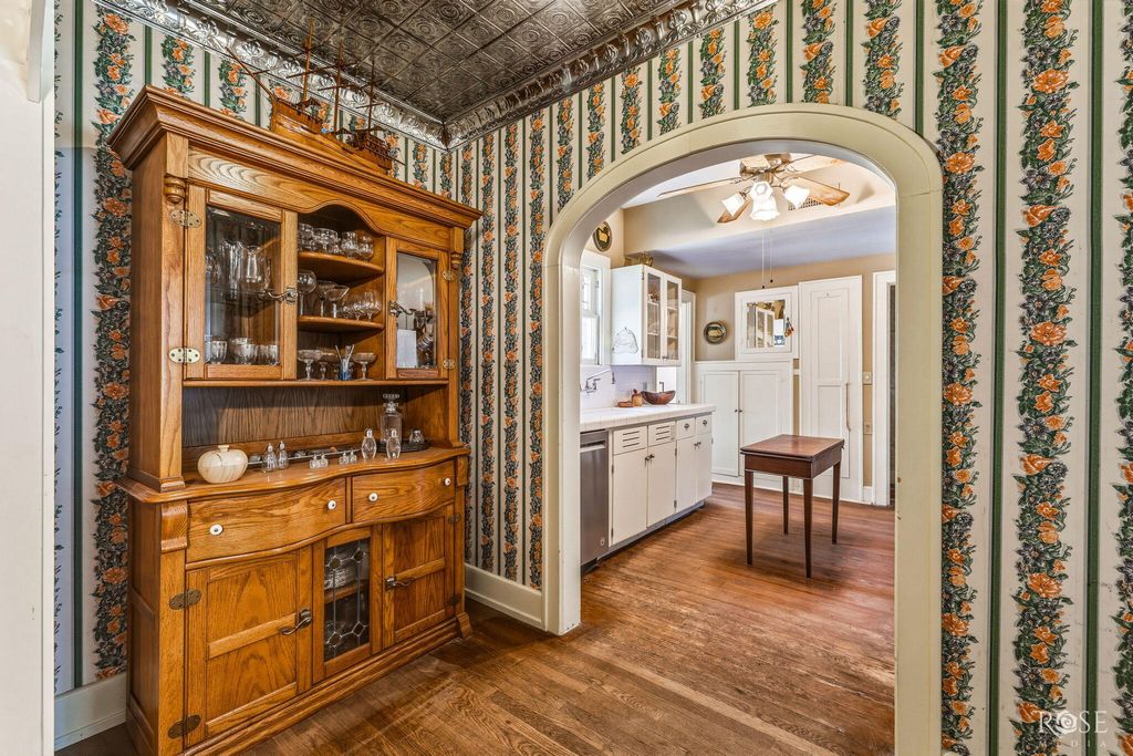 Image 12 of property listing at 826 W Avenue H, San Angelo, TX 76901