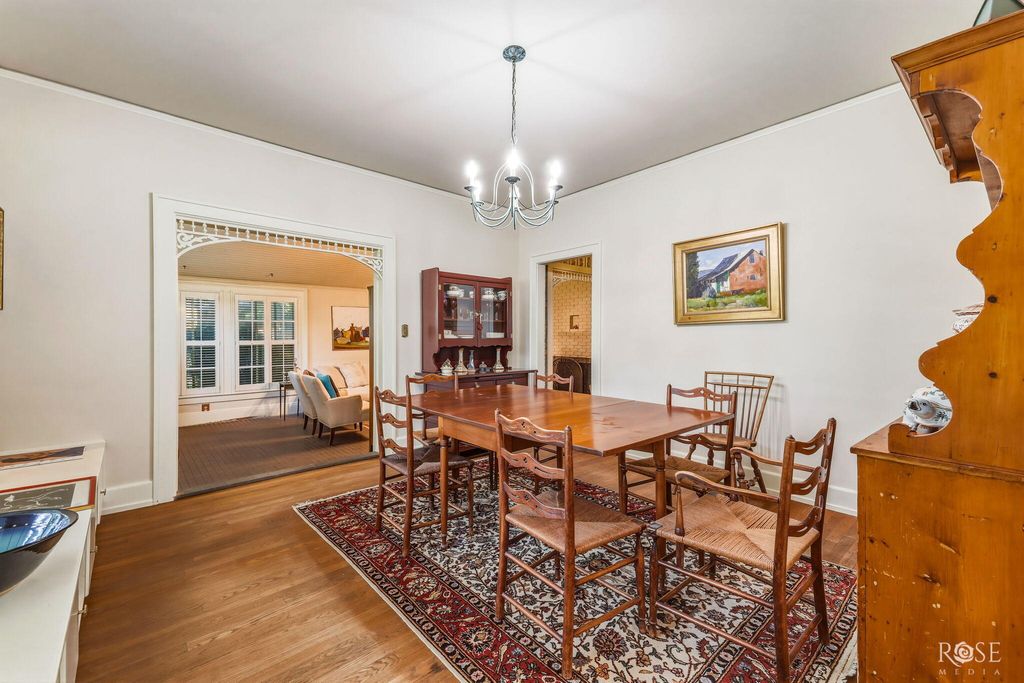 Image 13 of property listing at 826 W Avenue H, San Angelo, TX 76901