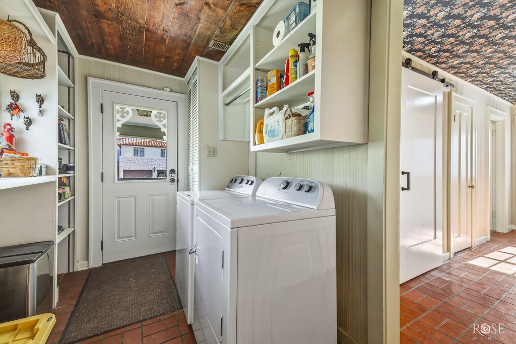 Image 18 of property listing at 826 W Avenue H, San Angelo, TX 76901