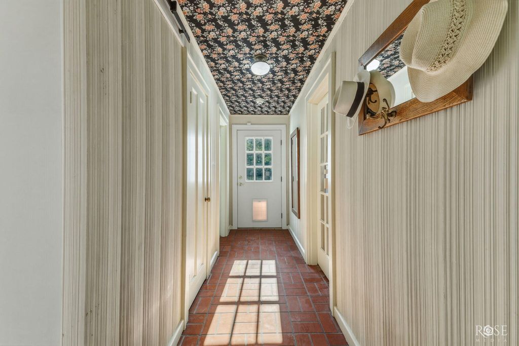 Image 19 of property listing at 826 W Avenue H, San Angelo, TX 76901
