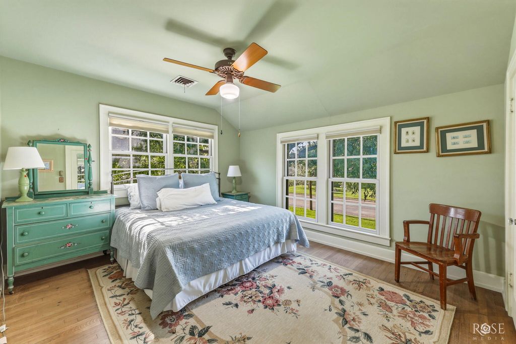 Image 25 of property listing at 826 W Avenue H, San Angelo, TX 76901