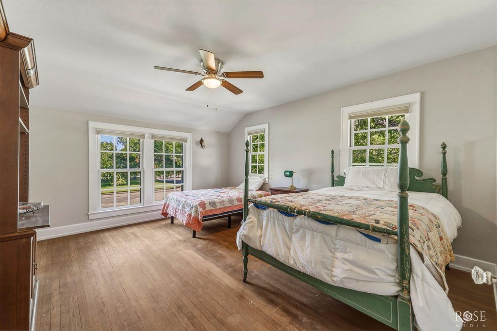 Image 27 of property listing at 826 W Avenue H, San Angelo, TX 76901
