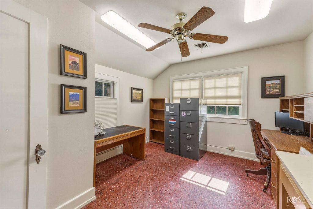 Image 28 of property listing at 826 W Avenue H, San Angelo, TX 76901