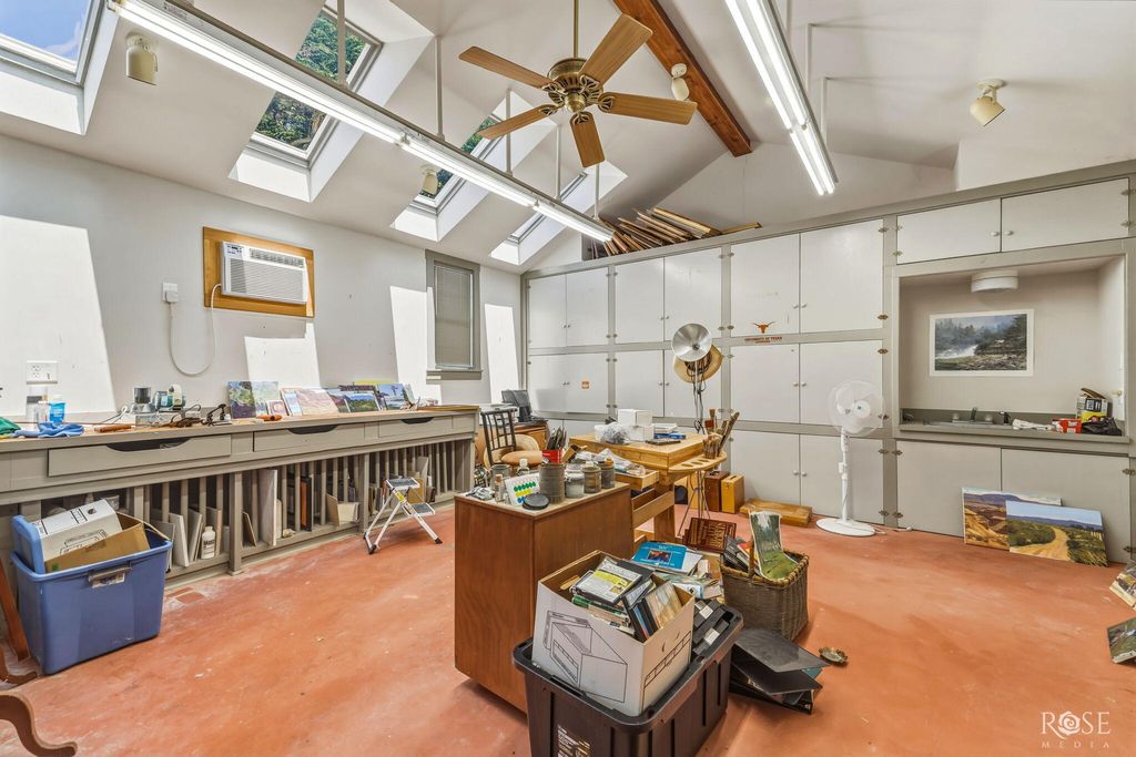 Image 35 of property listing at 826 W Avenue H, San Angelo, TX 76901