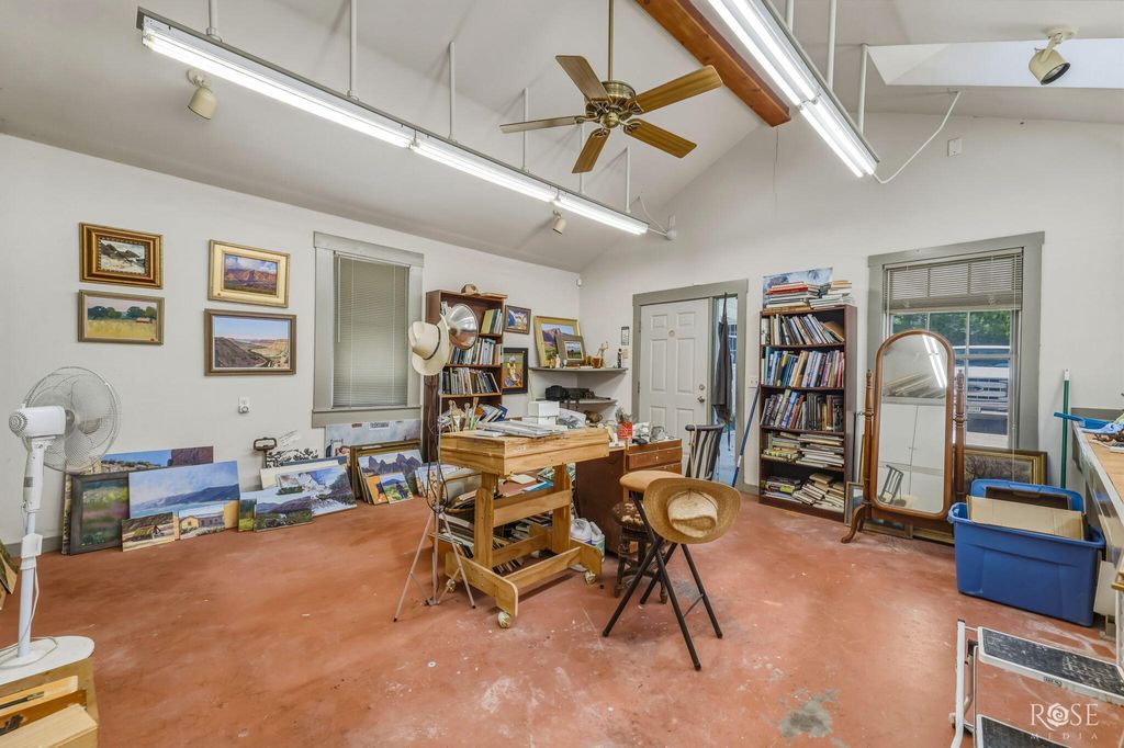 Image 36 of property listing at 826 W Avenue H, San Angelo, TX 76901