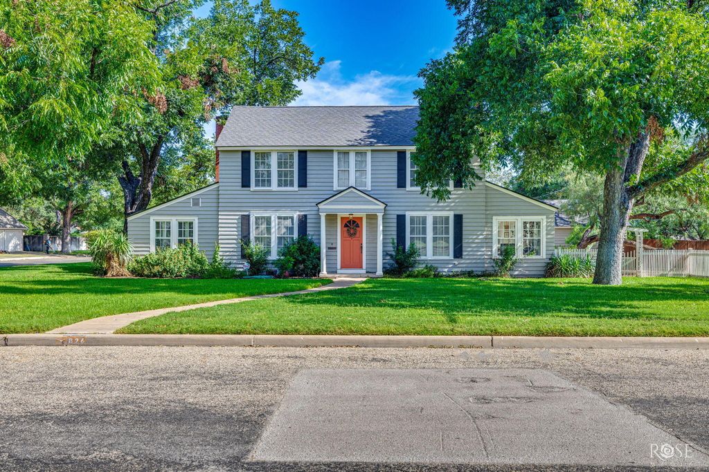 Image 39 of property listing at 826 W Avenue H, San Angelo, TX 76901