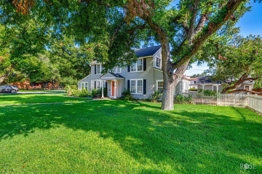 Image 40 of property listing at 826 W Avenue H, San Angelo, TX 76901