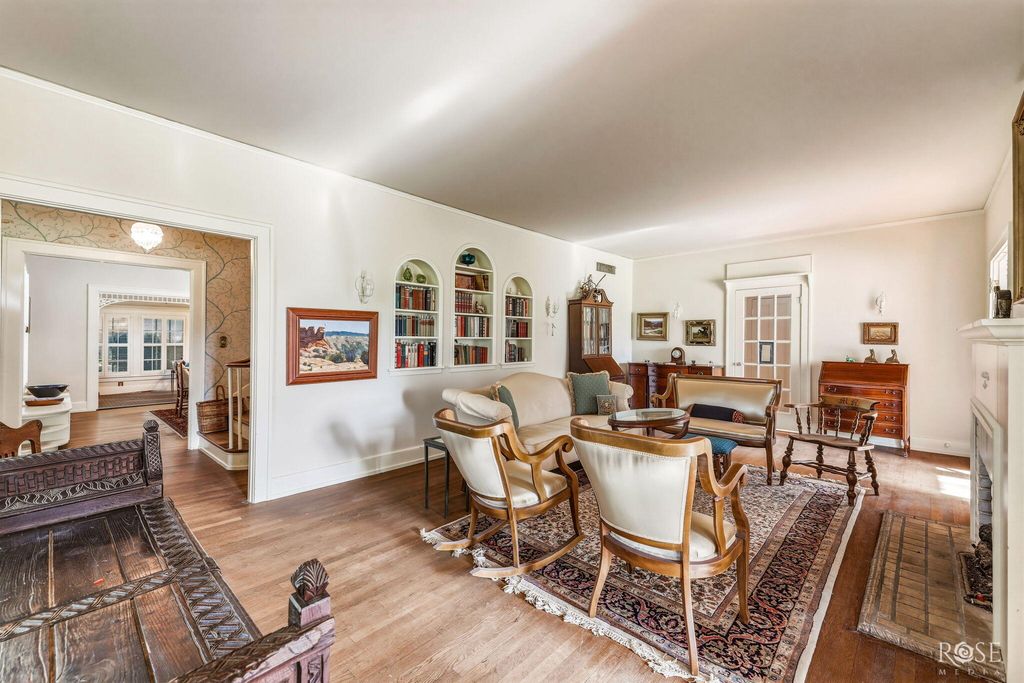 Image 7 of property listing at 826 W Avenue H, San Angelo, TX 76901