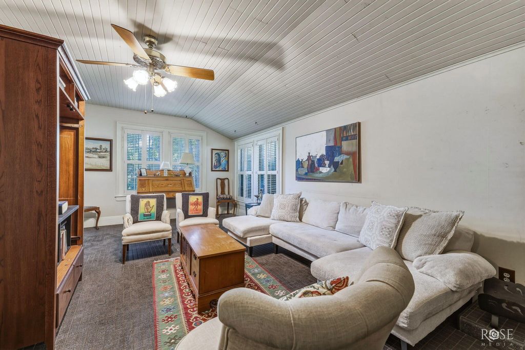 Image 9 of property listing at 826 W Avenue H, San Angelo, TX 76901