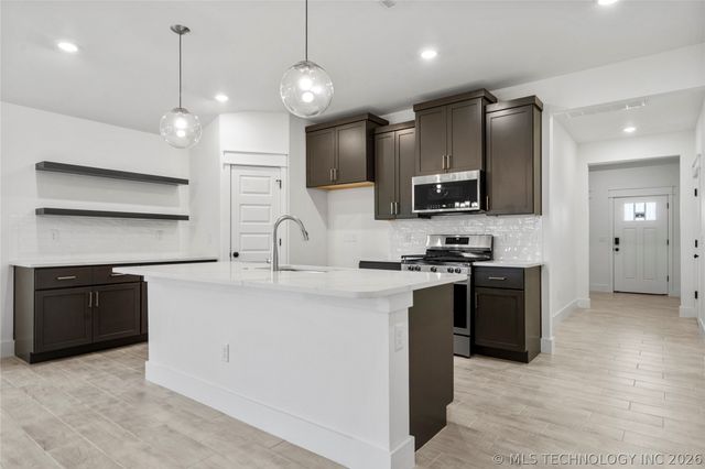 6017 N 30th Street, Broken Arrow, OK 74014