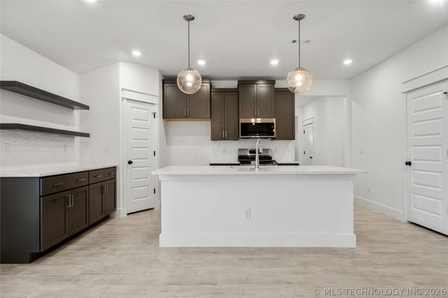 6017 N 30th Street, Broken Arrow, OK 74014