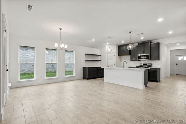 6017 N 30th Street, Broken Arrow, OK 74014
