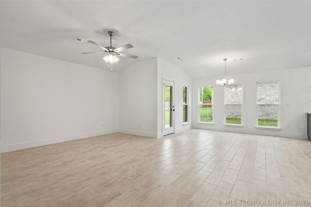 6017 N 30th Street, Broken Arrow, OK 74014