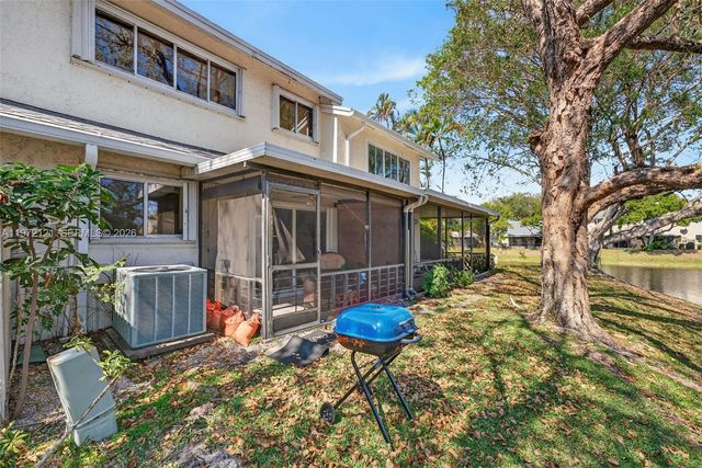 1874 Discovery Way, Deerfield Beach, FL 33442