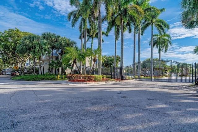 1874 Discovery Way, Deerfield Beach, FL 33442