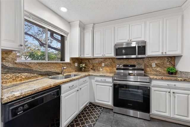 1874 Discovery Way, Deerfield Beach, FL 33442