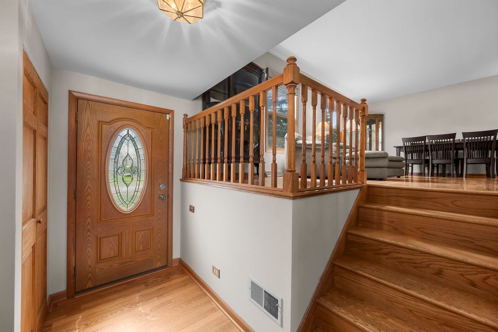 1476 Worden Way, Elk Grove Village, IL 60007 — photo 3