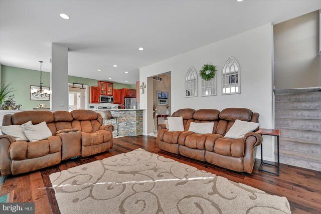 6 JACKSON RD, Pottsville, PA 17901