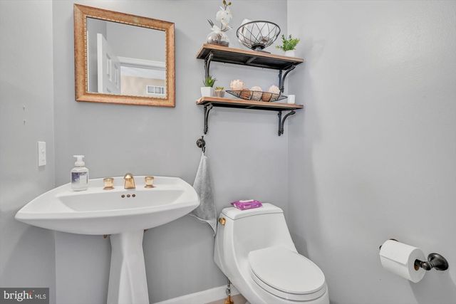 6 JACKSON RD, Pottsville, PA 17901