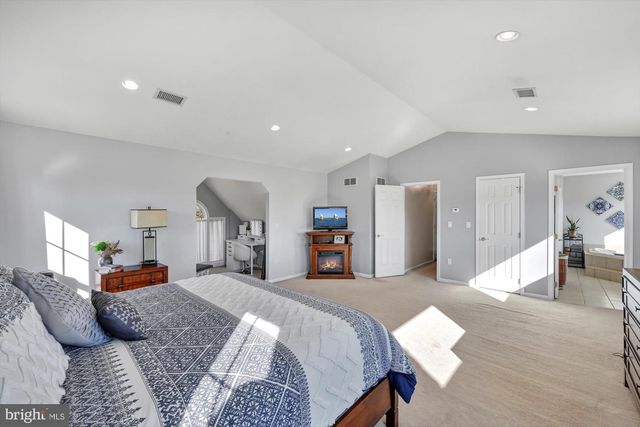 6 JACKSON RD, Pottsville, PA 17901