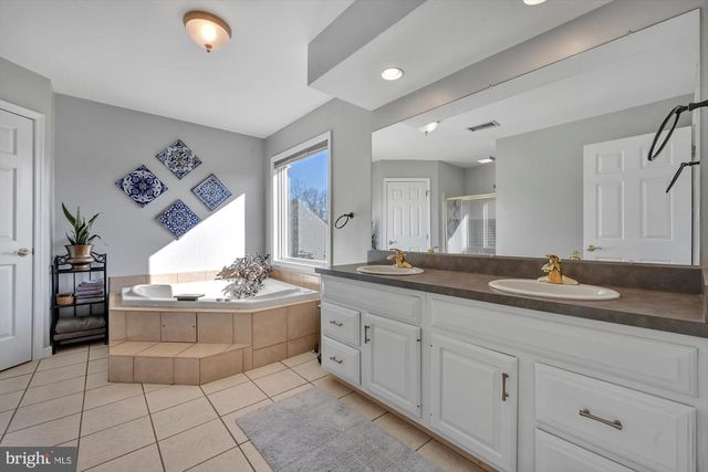 6 JACKSON RD, Pottsville, PA 17901