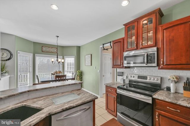 6 JACKSON RD, Pottsville, PA 17901