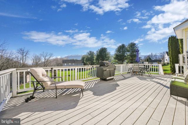 6 JACKSON RD, Pottsville, PA 17901