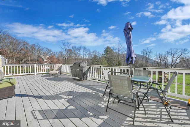 6 JACKSON RD, Pottsville, PA 17901