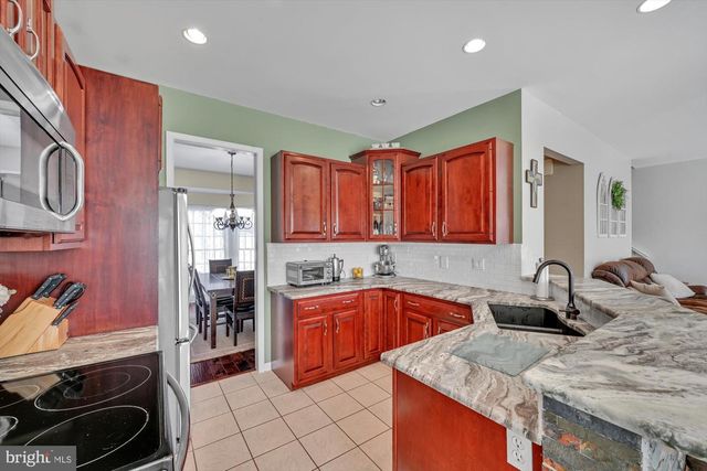 6 JACKSON RD, Pottsville, PA 17901