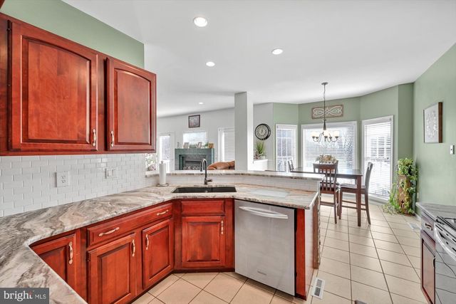 6 JACKSON RD, Pottsville, PA 17901