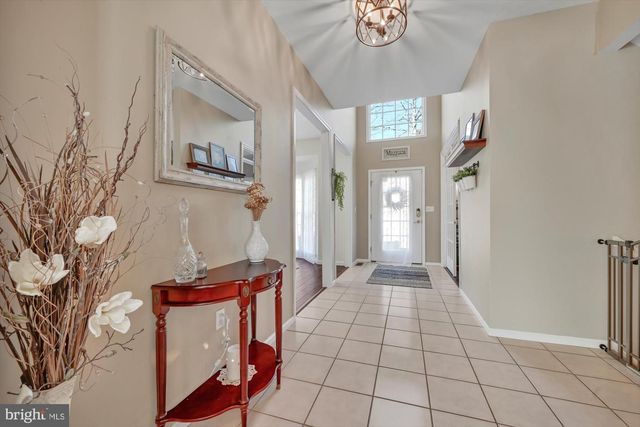 6 JACKSON RD, Pottsville, PA 17901