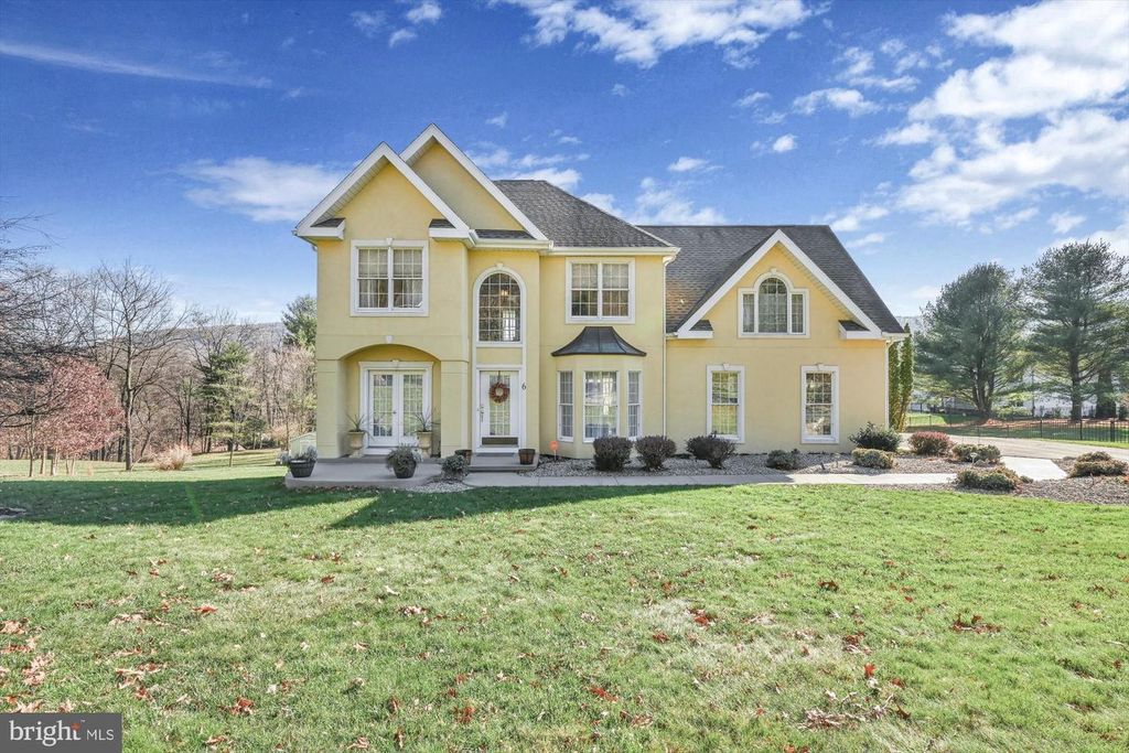 6 JACKSON RD, Pottsville, PA 17901