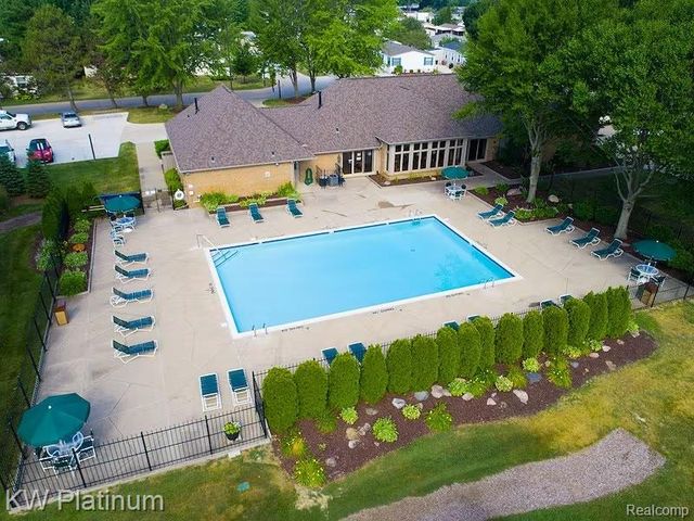 50136 Wedgewood Court N, Shelby Charter Township, MI 48315